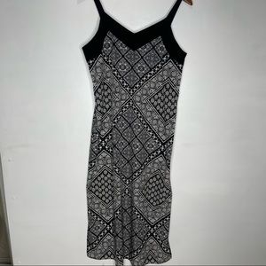 Athleta lightweight dress with a fun print adjustable straps Size small